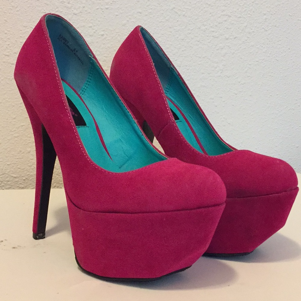 ❌SOLD❌Dollhouse Platform Heels